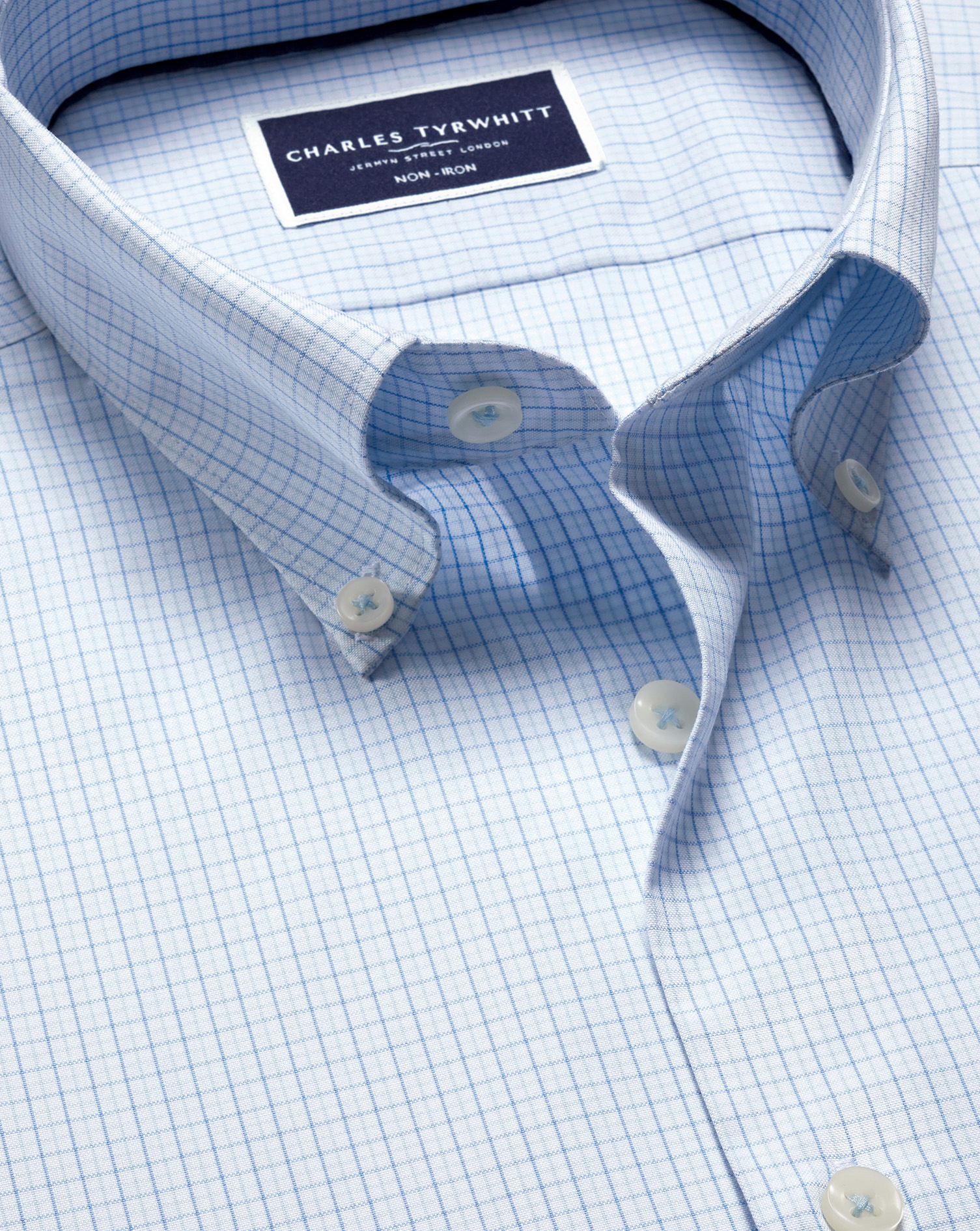 Charles Tyrwhitt Bügelfreies Oxfordhemd mit Button-down-Kragen und Gitterkaros - Hellblau Knopfmanschette