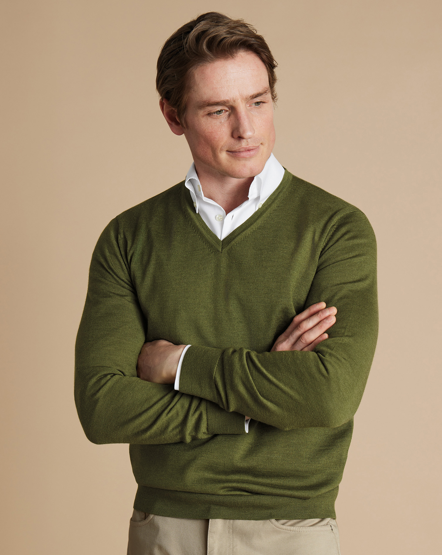 Charles Tyrwhitt Pullover aus Merinowolle mit V-Ausschnitt - Moosgrün