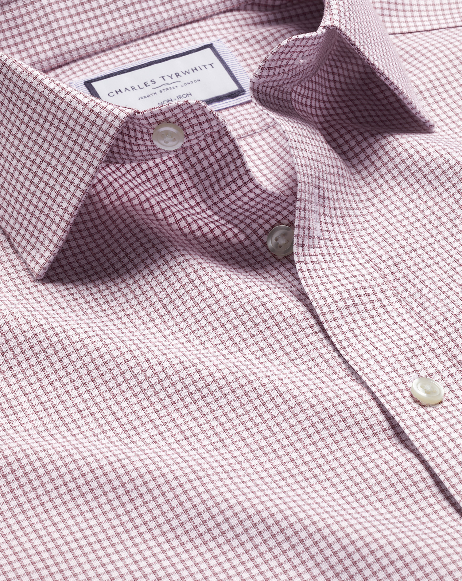 Charles Tyrwhitt Bügelfreies Royal-Oxfordhemd mit Karos - Bordeaux-Rosa Knopfmanschette