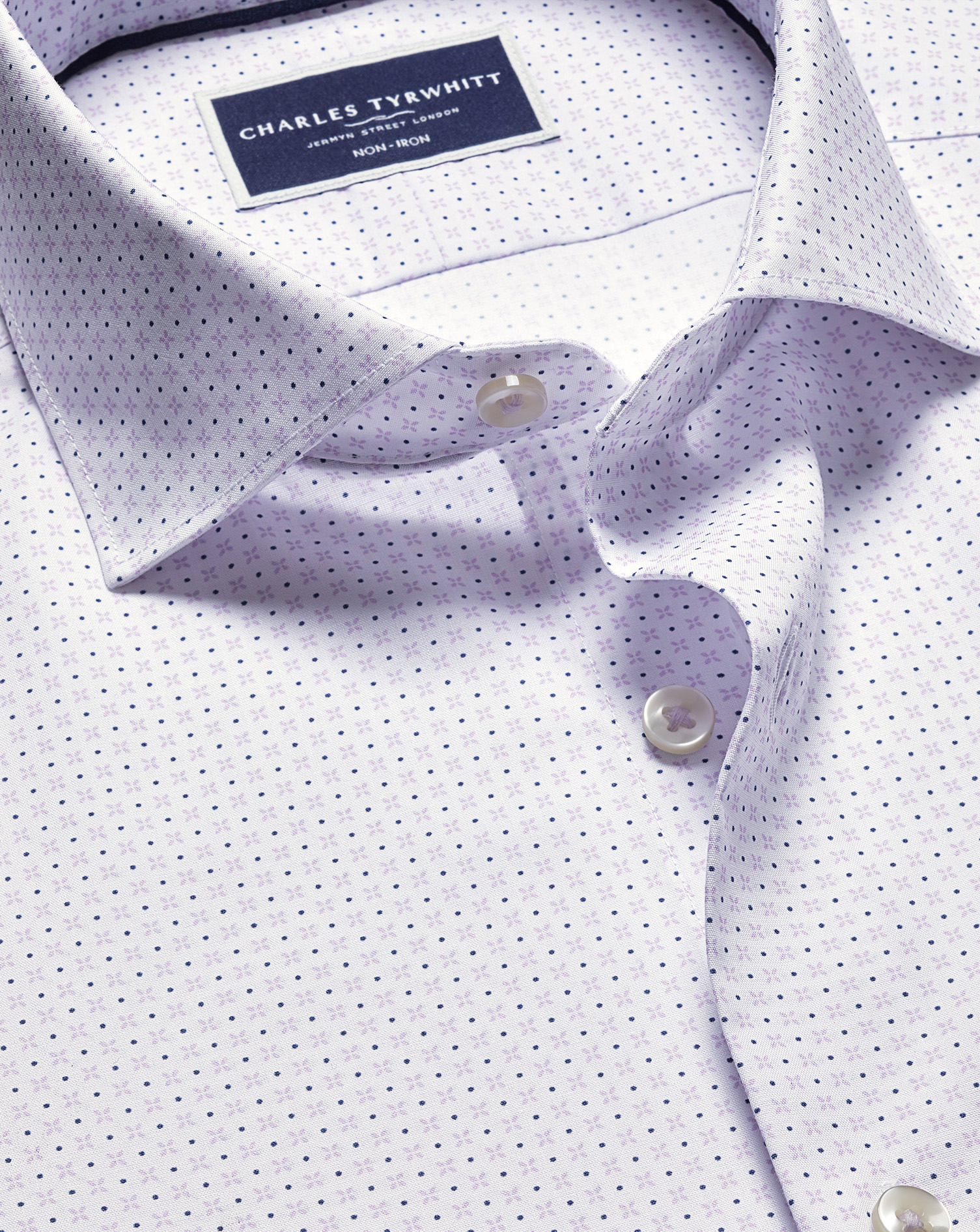 Charles Tyrwhitt Bügelfreies Stretch-Hemd mit Semi-Haifischkragen und geometrischem Muster - Weiß & Lila