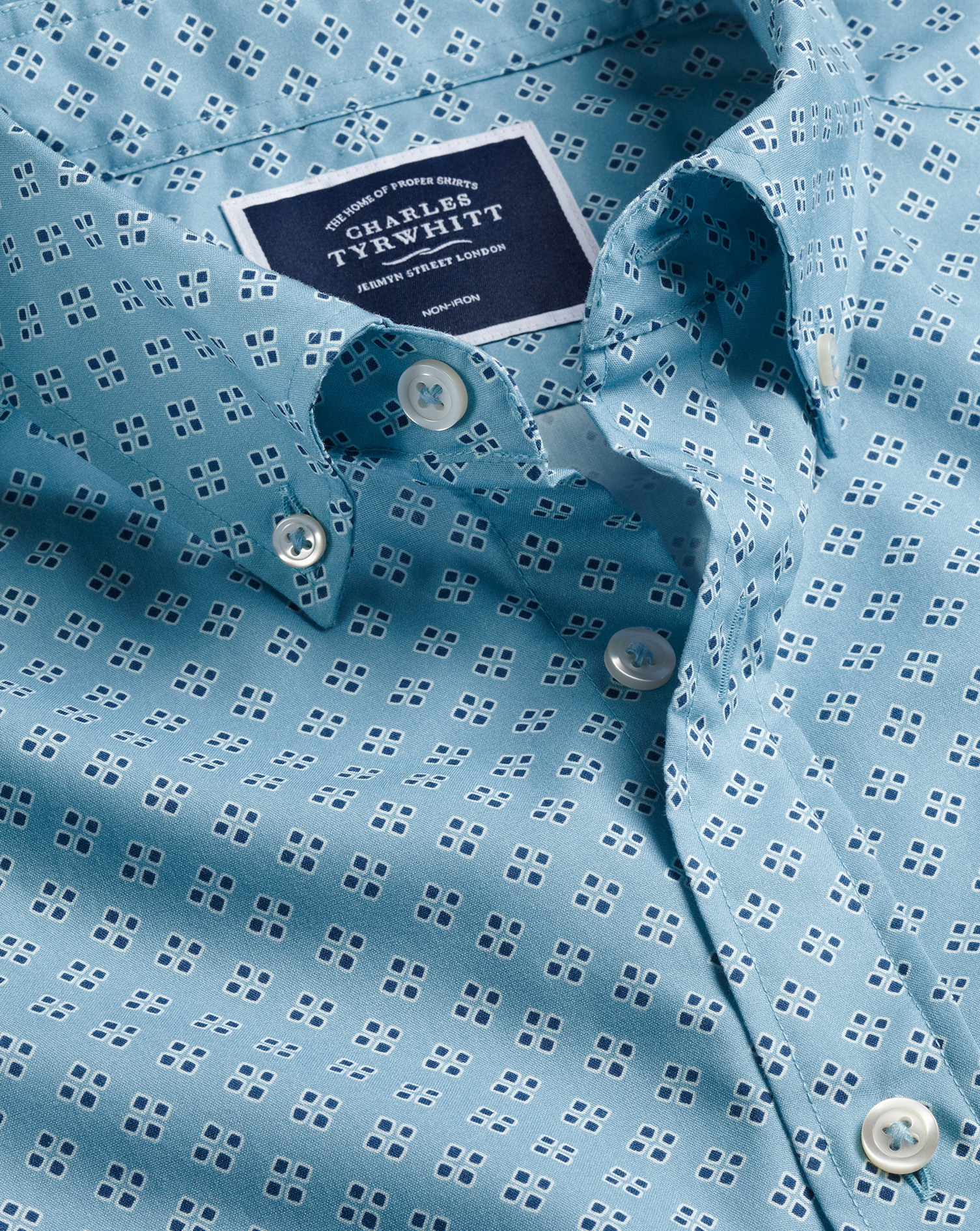 Charles Tyrwhitt Bügelfreies Stretch-Hemd aus Popeline mit Button-down-Kragen und Diamantmuster - Aquamarin Knopfmansche...