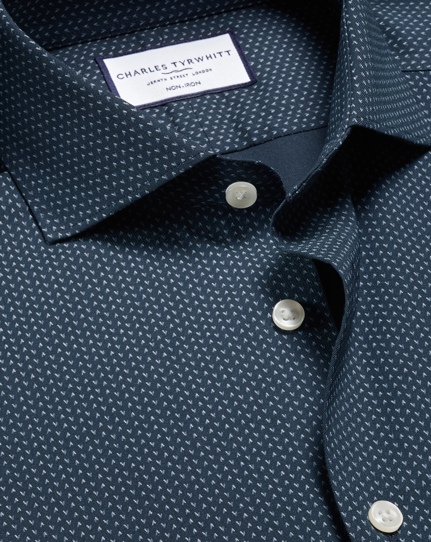 Charles Tyrwhitt Bügelfreies Performance Twill-Hemd und geometrischem Muster - Petrolblau Knopfmanschette