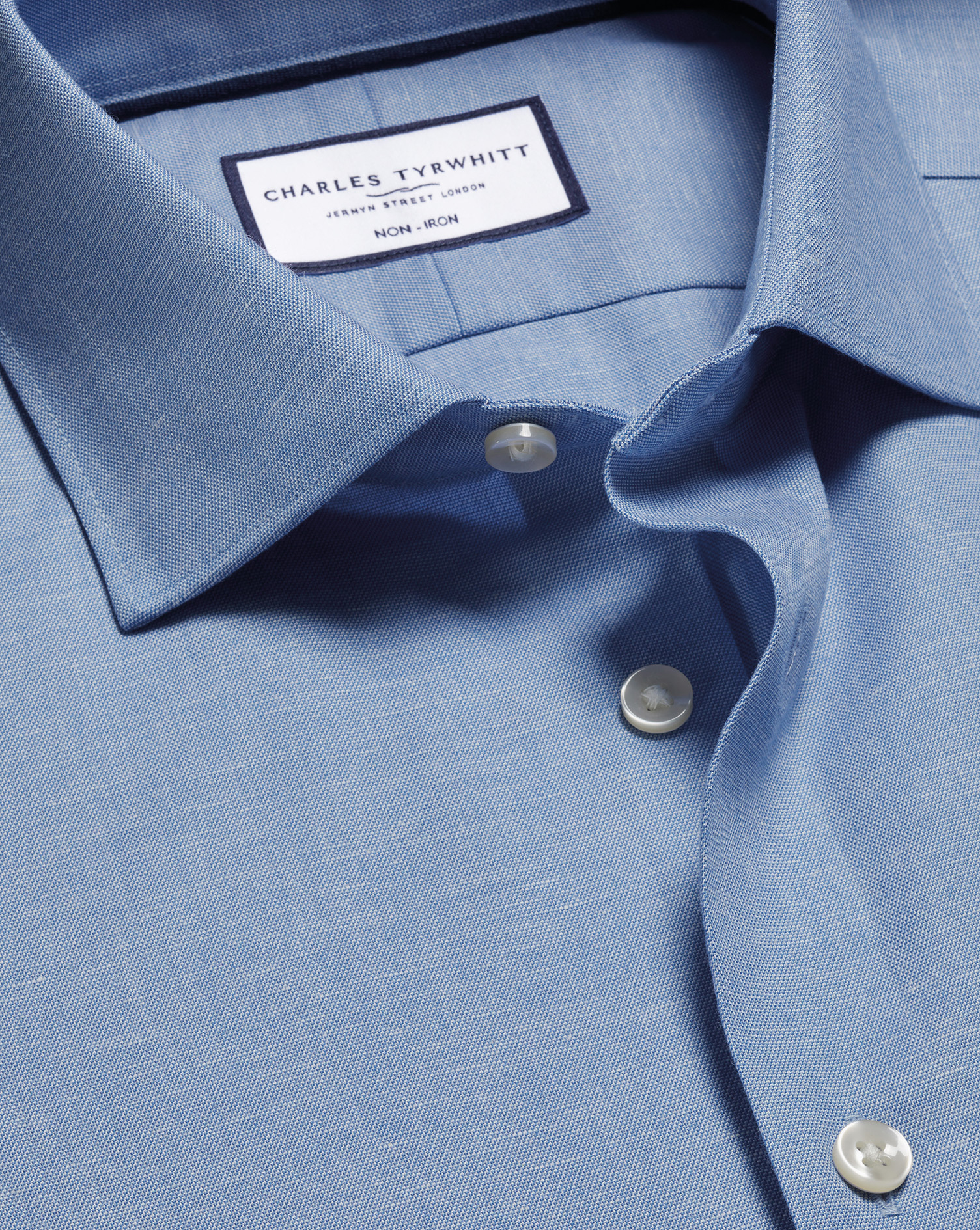 Charles Tyrwhitt Bügelfreies Hemd aus Baumwoll-Leinen-Mix - Kornblumenblau Knopfmanschette