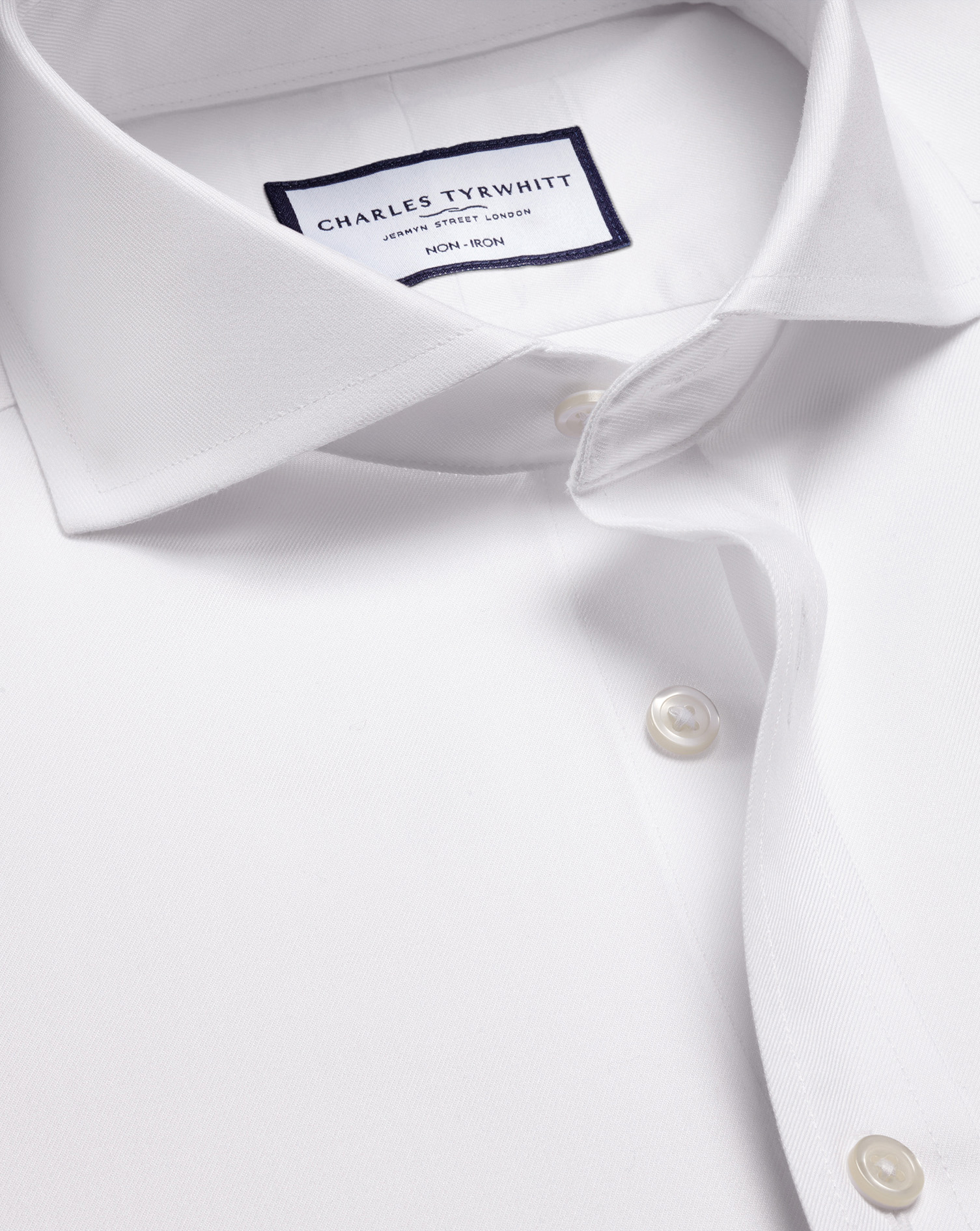 Charles Tyrwhitt Bügelfreies Twill-Hemd mit Extrem-Haifischkragen - Weiß