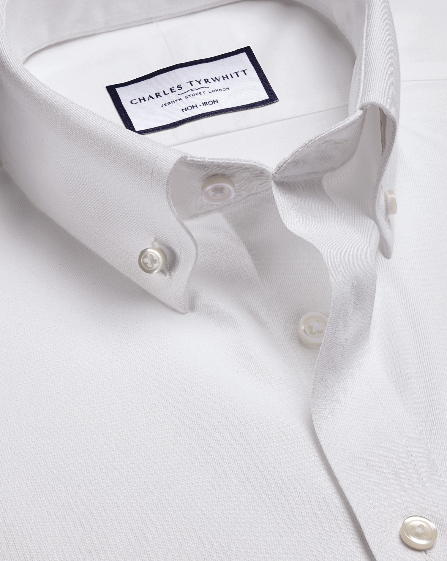 Charles Tyrwhitt Bügelfreies Twill-Hemd mit Button-down-Kragen - Weiß Knopfmanschette