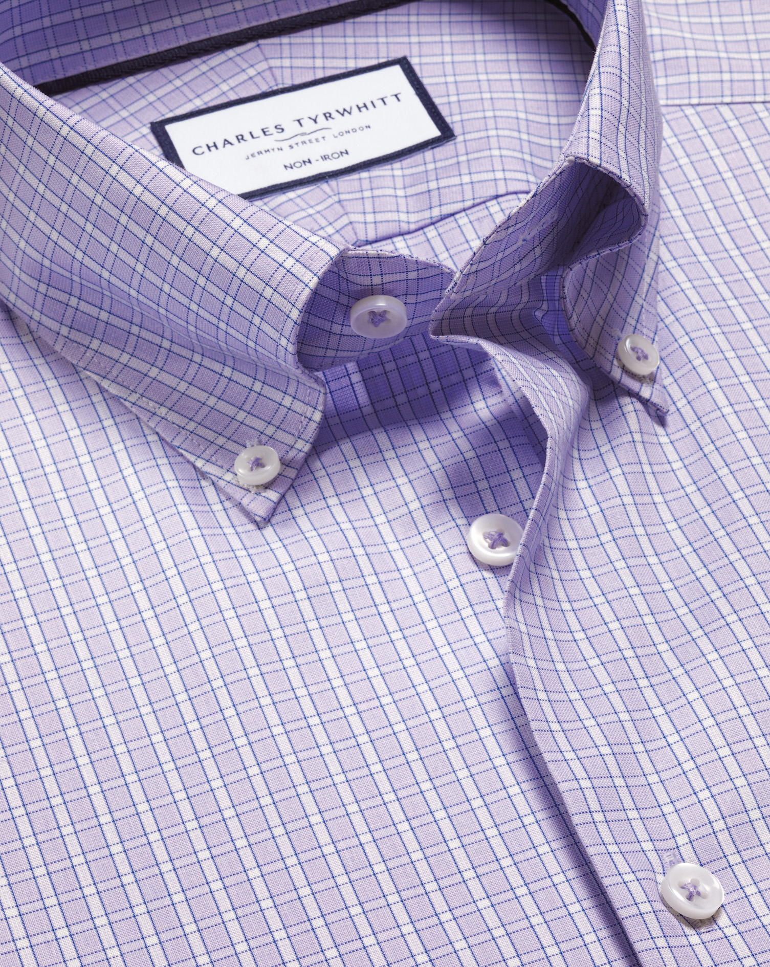 Charles Tyrwhitt Bügelfreies Oxfordhemd mit Karos und mit Button-down-Kragen - Lila Knopfmanschette