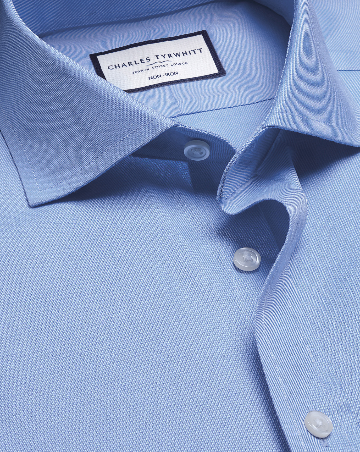 Charles Tyrwhitt Bügelfreies Twill-Hemd mit Haifischkragen - Kornblumenblau Knopfmanschette