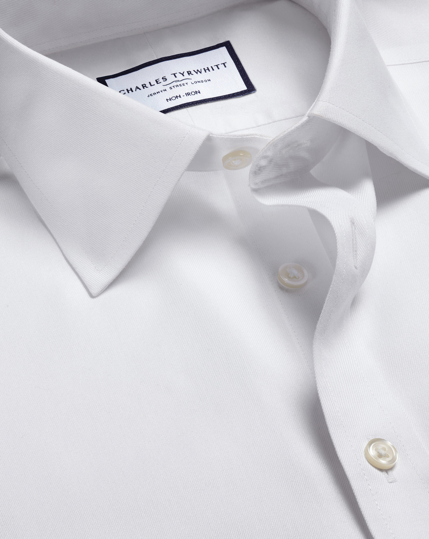 Charles Tyrwhitt Bügelfreies Twill-Hemd - Weiß Knopfmanschette