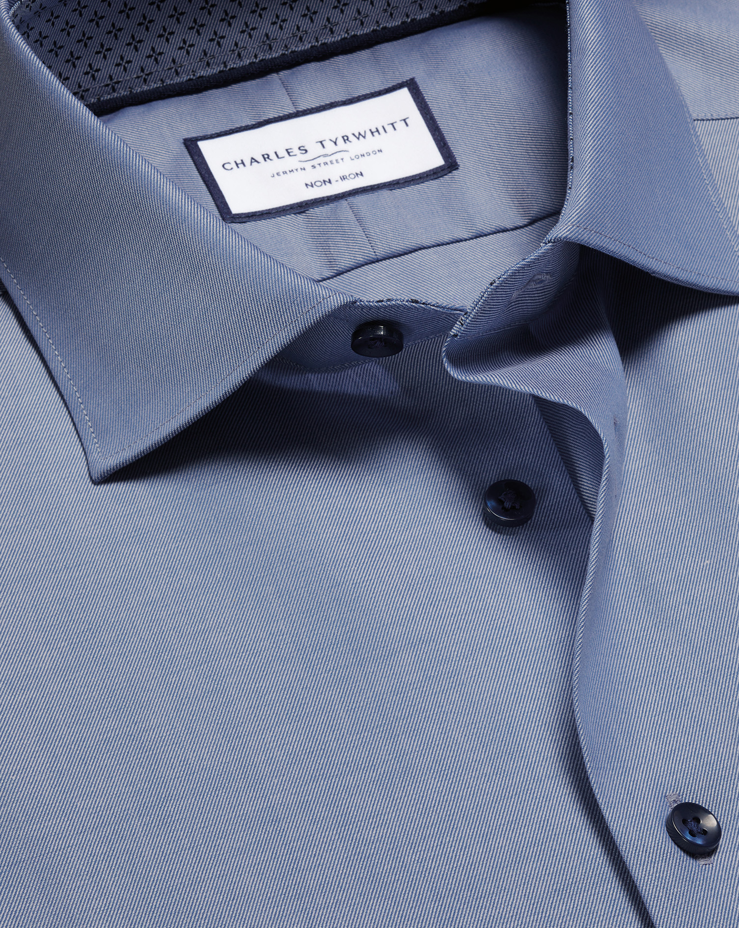 Charles Tyrwhitt Bügelfreies Stretch-Hemd mit bedrucktem Besatz - Stahlblau Knopfmanschette