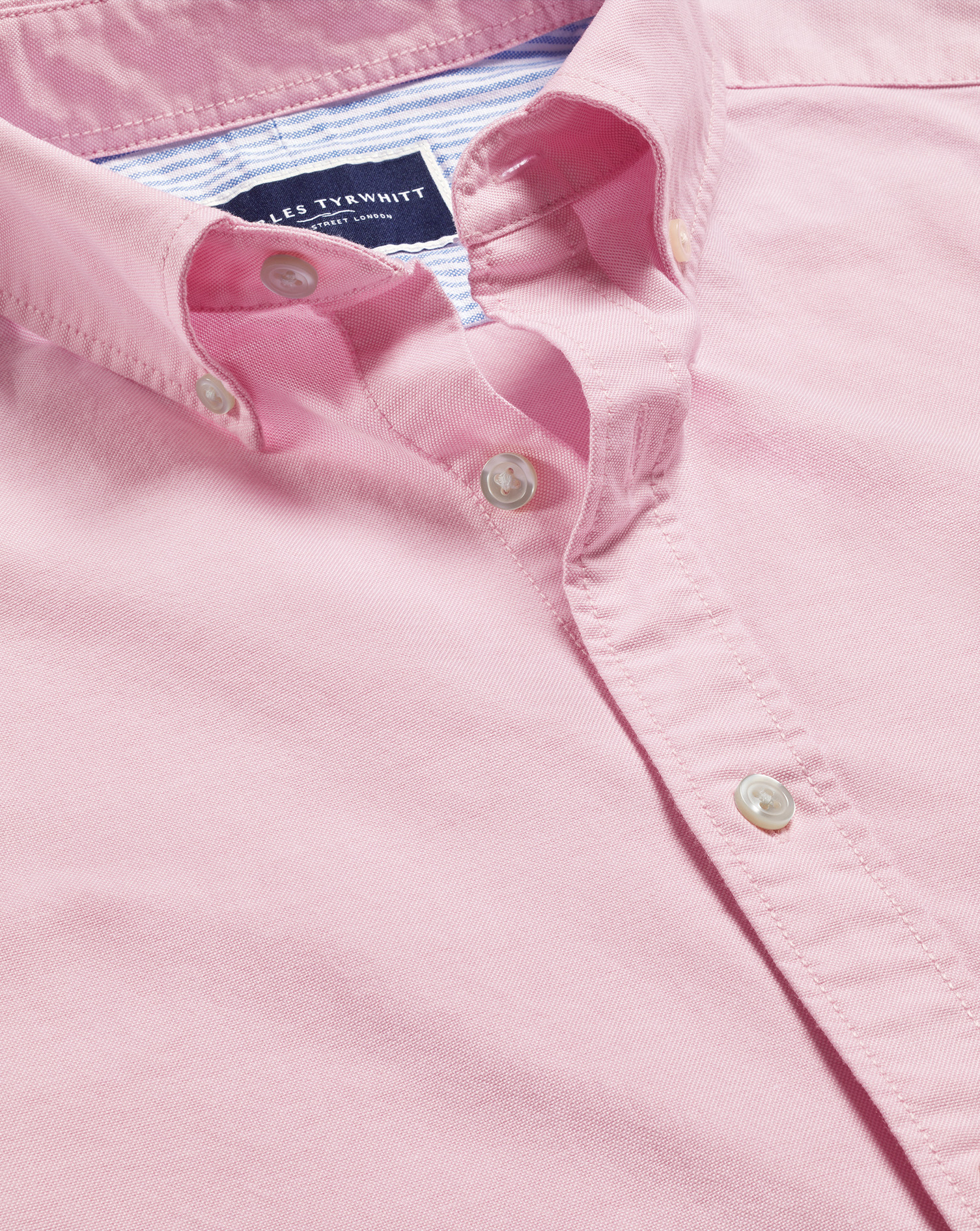 Charles Tyrwhitt Schlichtes vorgewaschenes Oxfordhemd mit Button-down-Kragen - Rosa