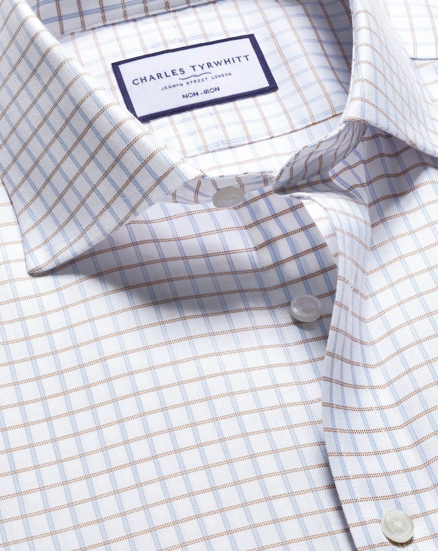 Charles Tyrwhitt Bügelfreies Twill-Hemd mit Haifischkragen und feinen Karos - Himmelblau & Gold Knopfmanschette