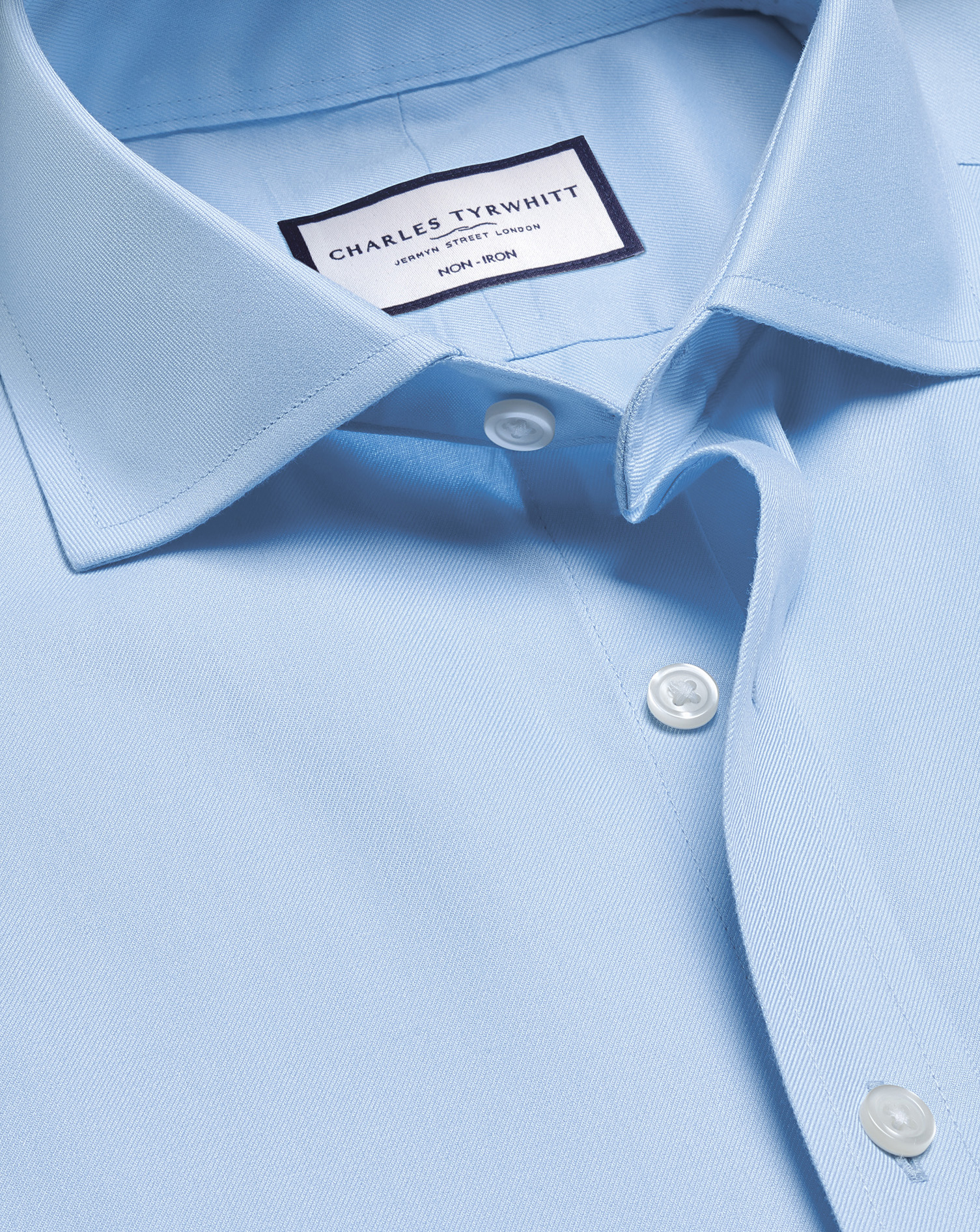 Charles Tyrwhitt Bügelfreies Twill-Hemd mit Haifischkragen - Himmelblau Knopfmanschette