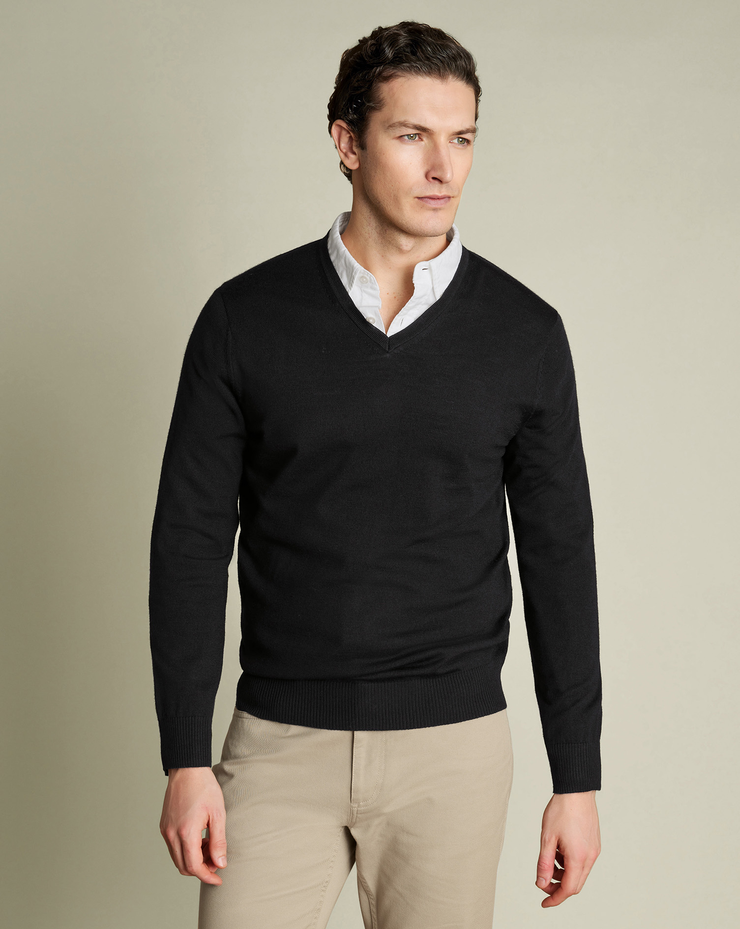 Charles Tyrwhitt Pullover aus Merinowolle mit V-Ausschnitt - Schwarz