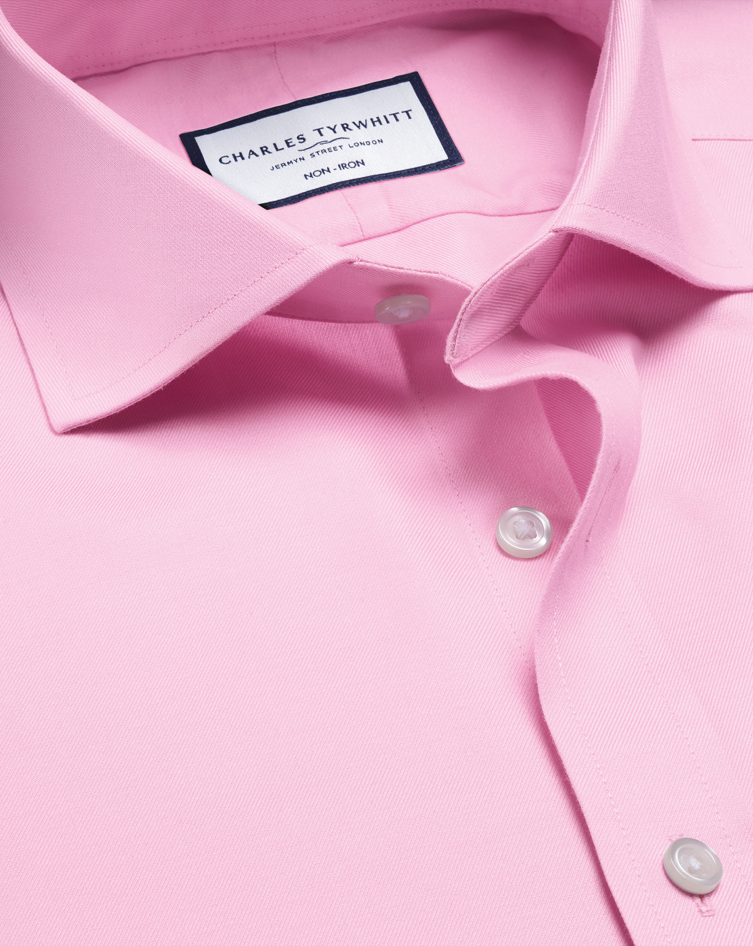 Charles Tyrwhitt Bügelfreies Twill-Hemd mit Haifischkragen - Rosa Knopfmanschette