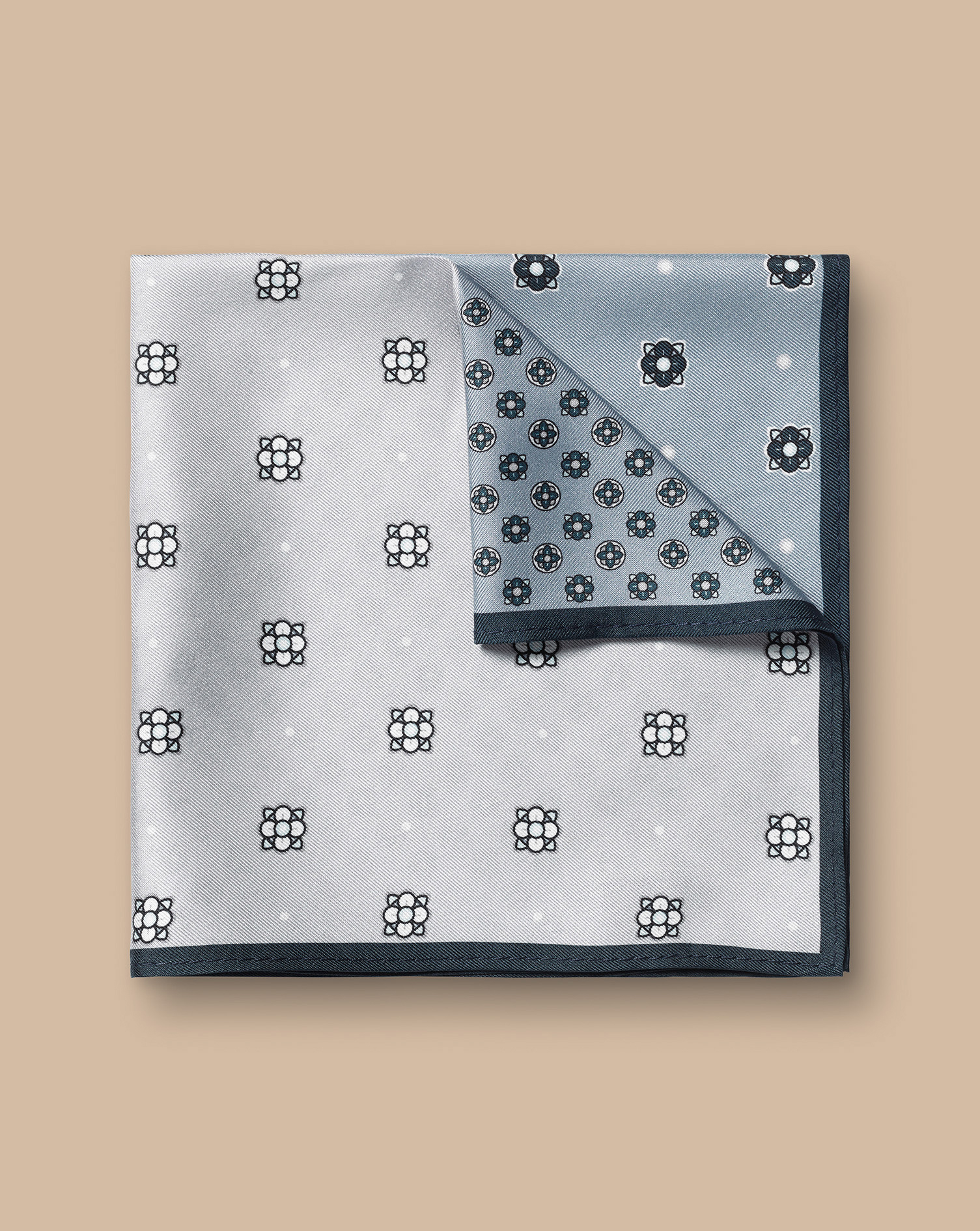 Medallion Quarter Silk Pocket Square - Silver Grey