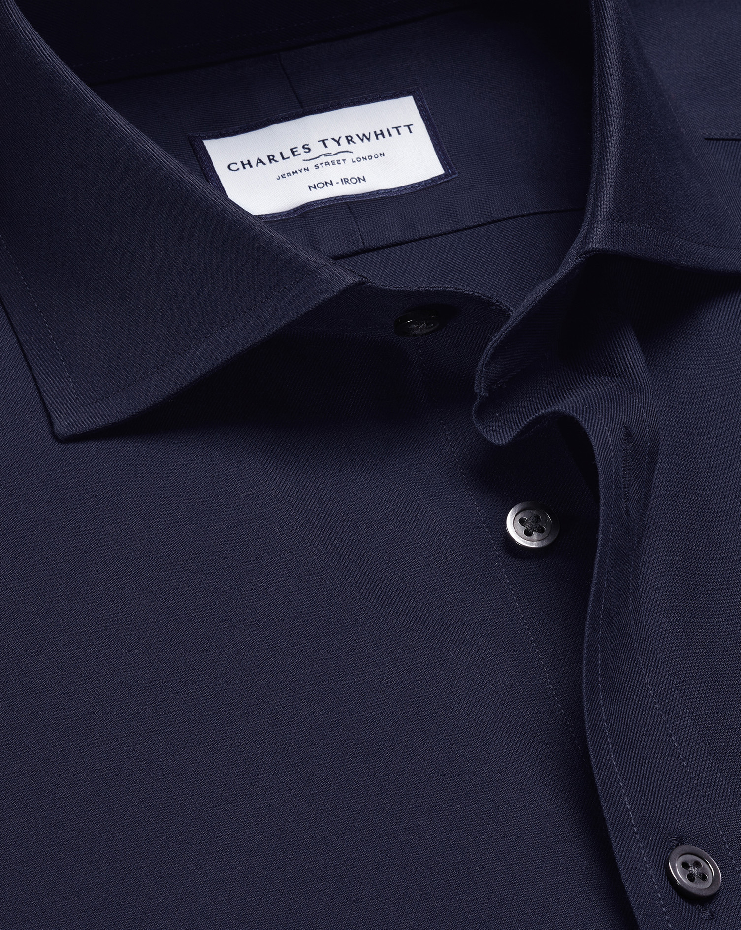 Charles Tyrwhitt Bügelfreies Twill-Hemd mit Haifischkragen - Marineblau Knopfmanschette