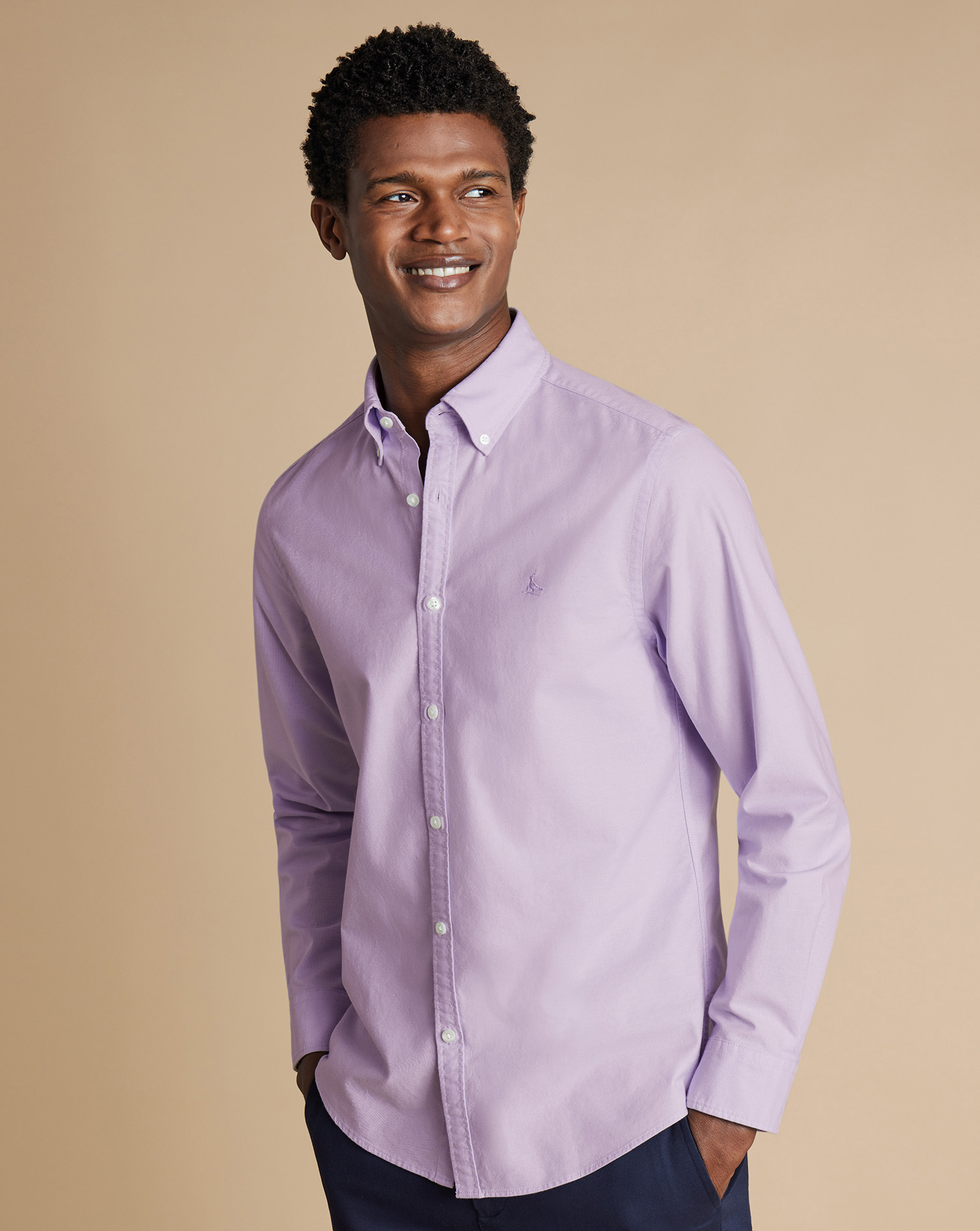 Charles Tyrwhitt Vorgewaschenes Stretch-Oxfordhemd mit Button-down-Kragen - Lila