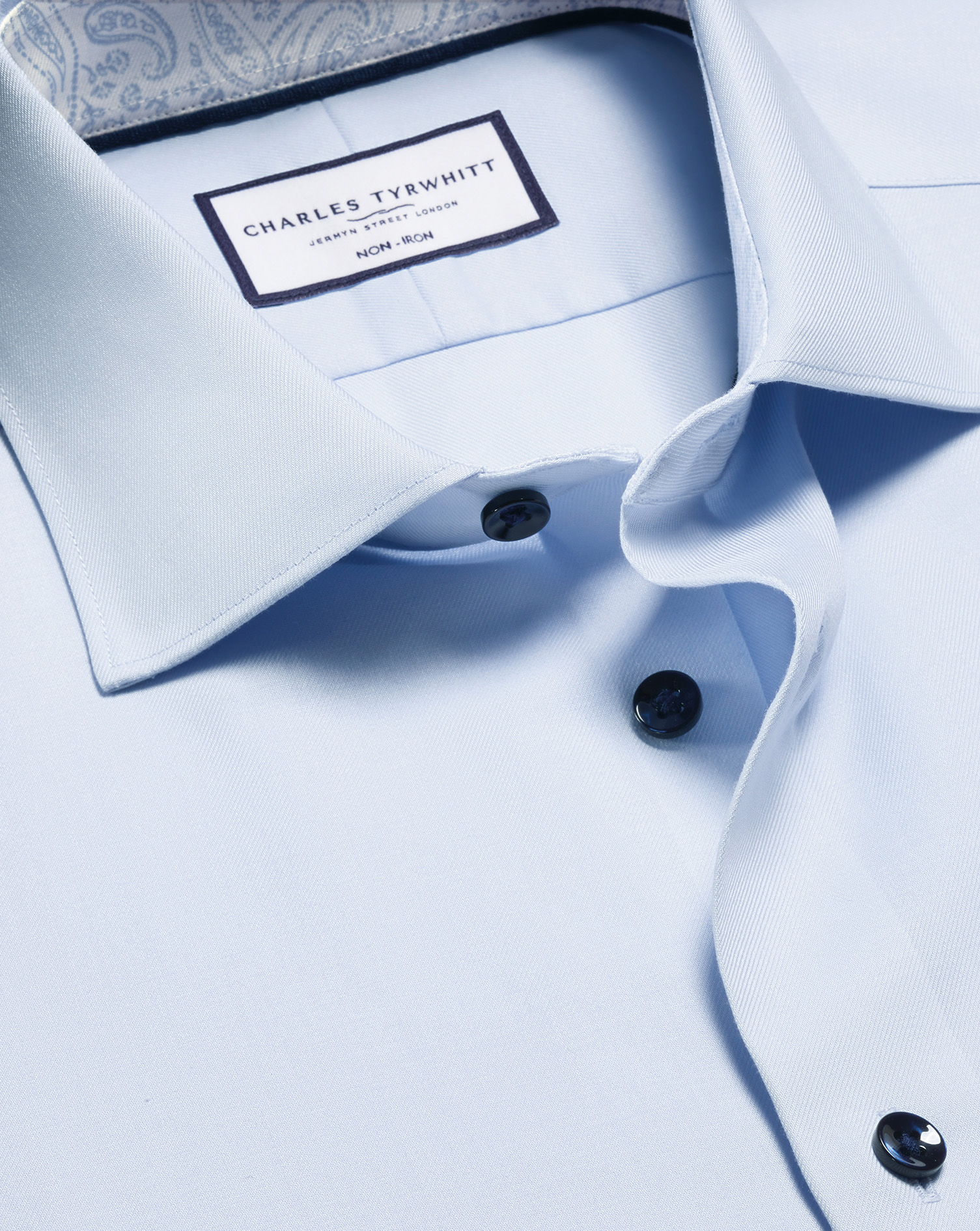 Charles Tyrwhitt Bügelfreies Stretch-Hemd mit bedrucktem Besatz - Himmelblau Knopfmanschette