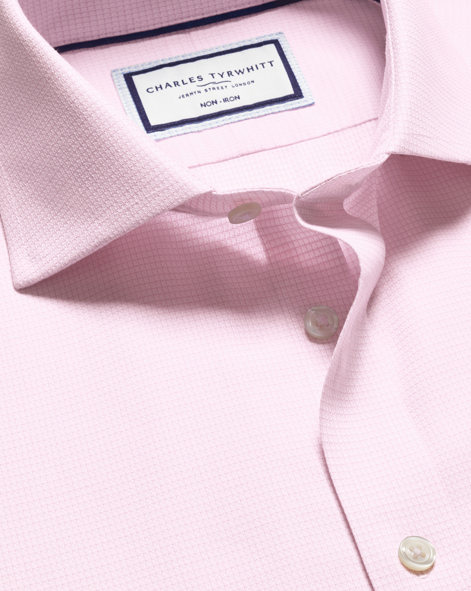 Charles Tyrwhitt Bügelfreies Kensington Hemd mit Stretch und Haifischkragen - Rosa Knopfmanschette