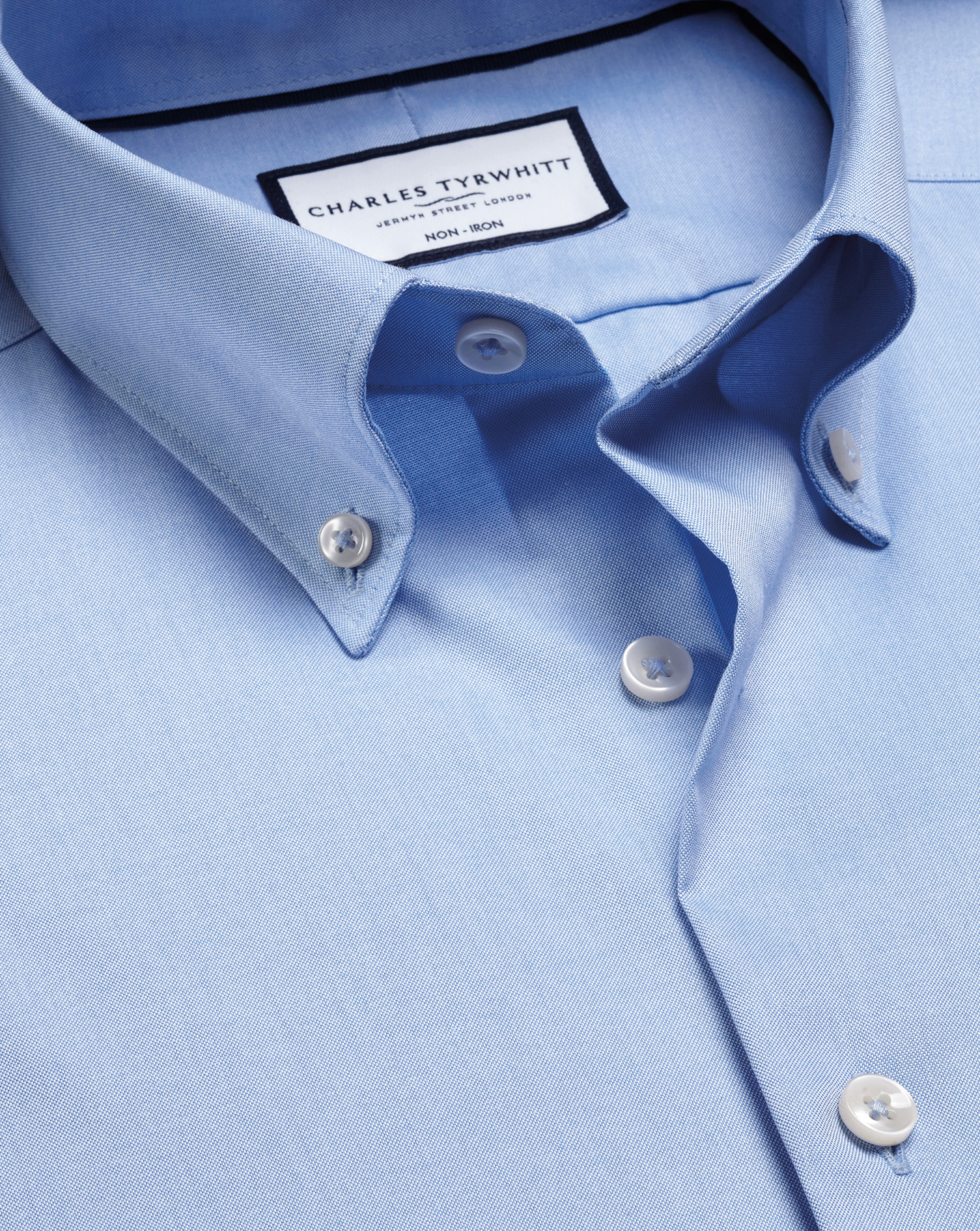 Charles Tyrwhitt Bügelfreies Oxfordhemd mit Button-down-Kragen - Himmelblau Knopfmanschette